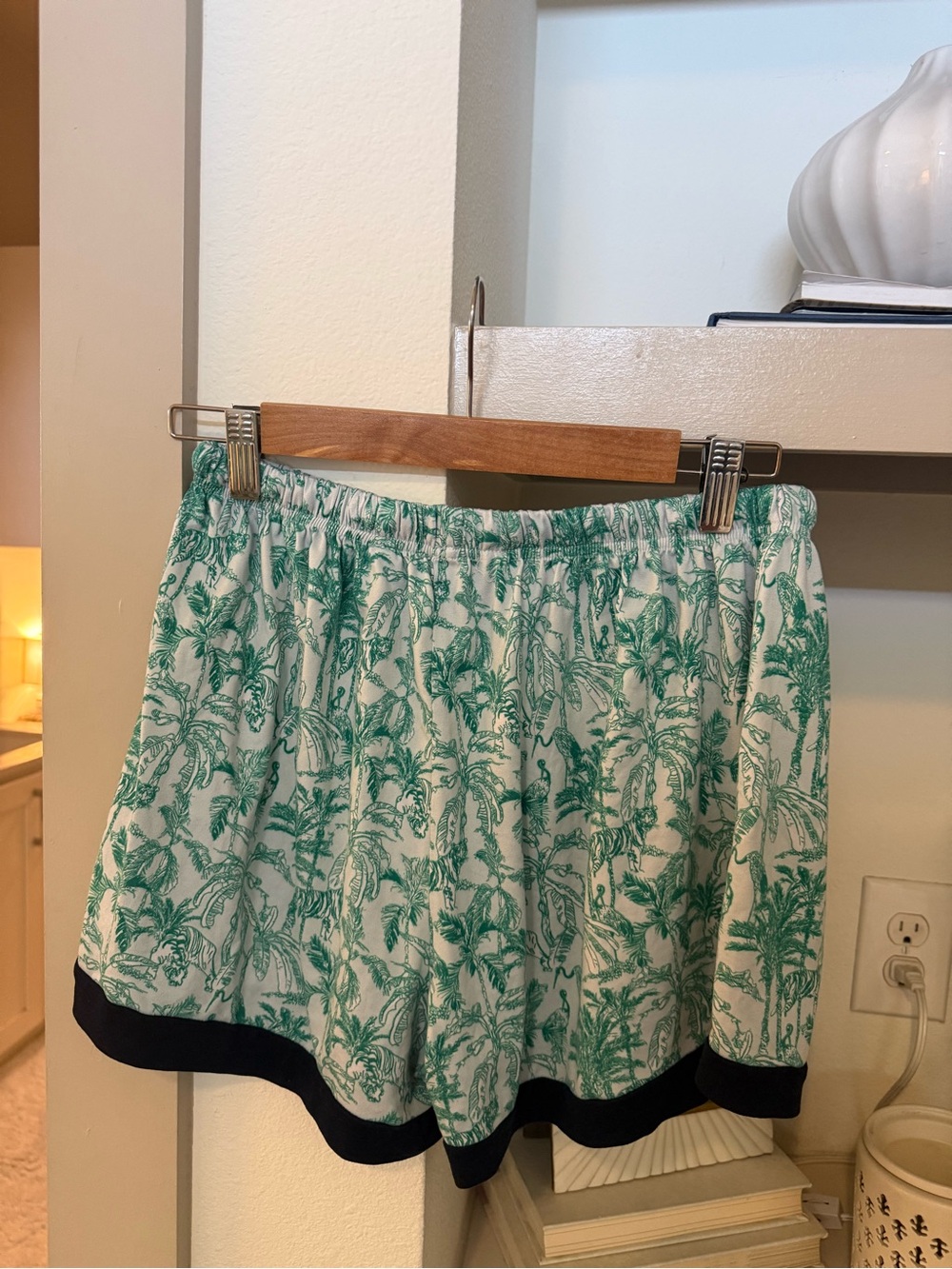 Green Palm-Print Two-Piece Pajama Set with Navy Trim - Picture 5 of 6